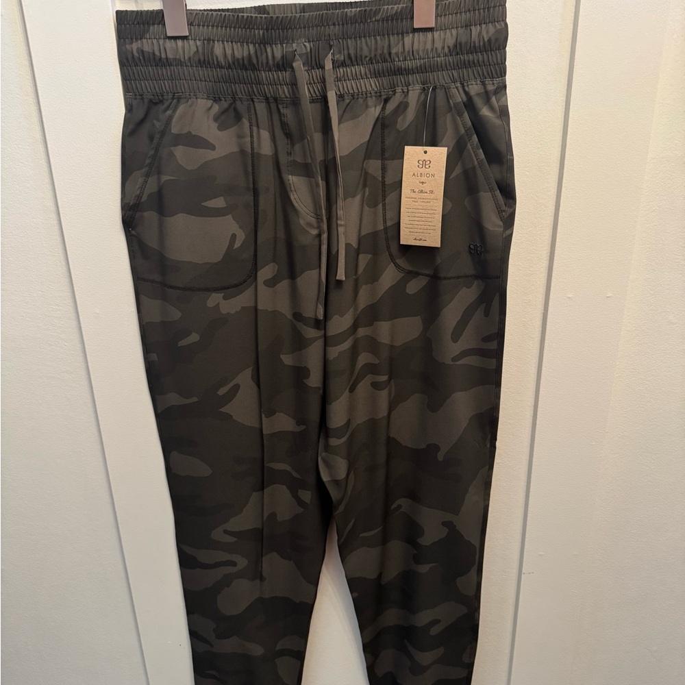 Albion Fit Camo Destination Joggers